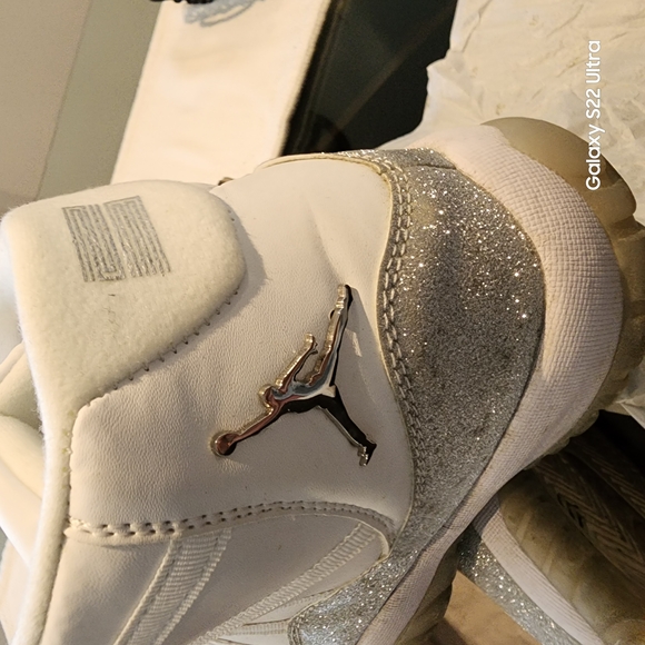 Air Jordan 11 Retro White and Silver Sneakers with Glitter Accents - Picture 11 of 11